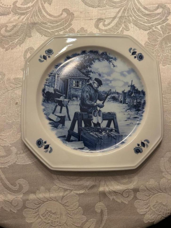 Delfts blauw decoratief bord "de Klompenmaker, Antiek en Kunst, Antiek | Wandborden en Tegels, Ophalen