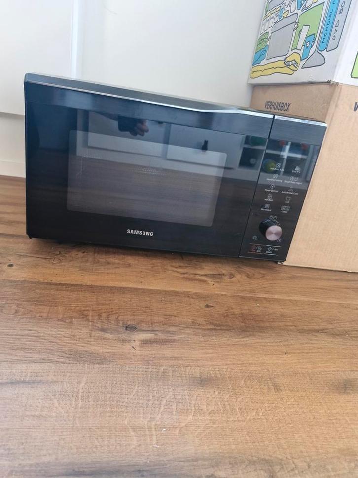 Combimagnetron - Werkt prima, kras op zijkant, Witgoed en Apparatuur, Magnetrons, Gebruikt, Vrijstaand, Combimagnetron, 45 tot 60 cm