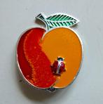 Jaren '60 Pop Art broche: appel + lieveheersbeestje, Ophalen of Verzenden, Overige materialen, Broche