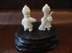 JAGERSECHTPAAR 2 Beeldjes van een natuurlijk materiaal € 50, Ophalen of Verzenden