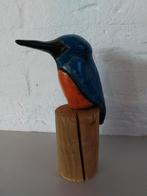 Keramiek ijsvogel beeldje op paaltje - 18.5 cm, Ophalen of Verzenden, Gebruikt, Dier