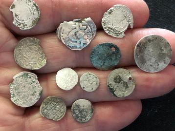 LOT: 12 ZILVEREN Byzantijns-Middeleeuwse munten archeologie. beschikbaar voor biedingen