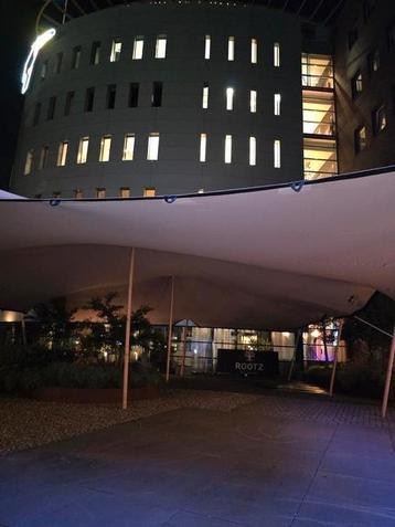 Te koop: Stretchtent doek 10,5x19 meter, chino/zand beschikbaar voor biedingen