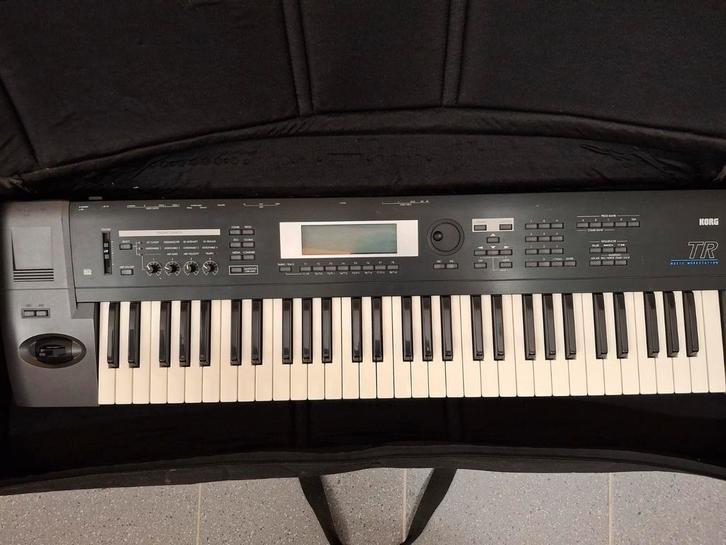 Korg TR Music Workstation - 76 Toetsen, Muziek en Instrumenten, Keyboards, Gebruikt, 76 toetsen, Korg, Aanslaggevoelig, Midi-aansluiting