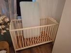 Ikea  baby  ledikant  met matras, Kinderen en Baby's, Ophalen, Zo goed als nieuw, Ledikant