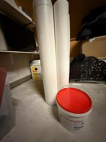 1,5 rol Glasvezel behang met 1 emmer lijm beschikbaar voor biedingen