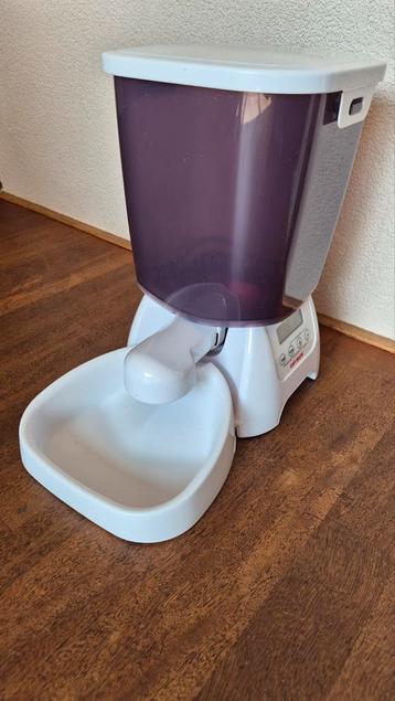 Automatische voerbak Catmate voor katten  beschikbaar voor biedingen