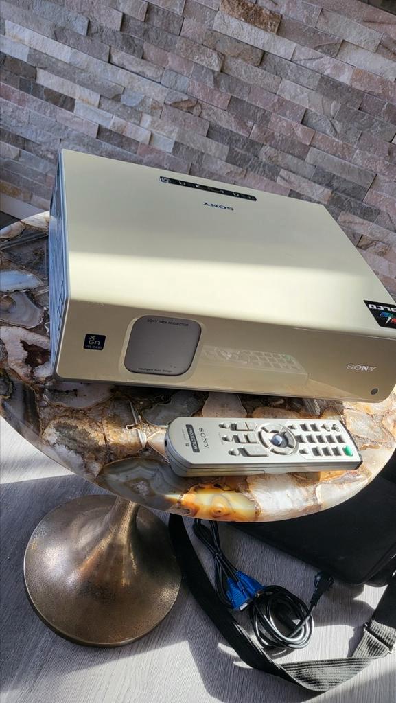 Sony beamer projector met zgan lamp en tas, Audio, Tv en Foto, Beamers, Zo goed als nieuw, Ophalen of Verzenden