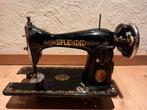 Oude naaimachine De Luxe Family Sewing Machine, Ophalen