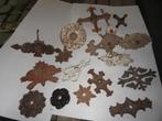 Antieke muurankers / rozetten/ ornamenten.