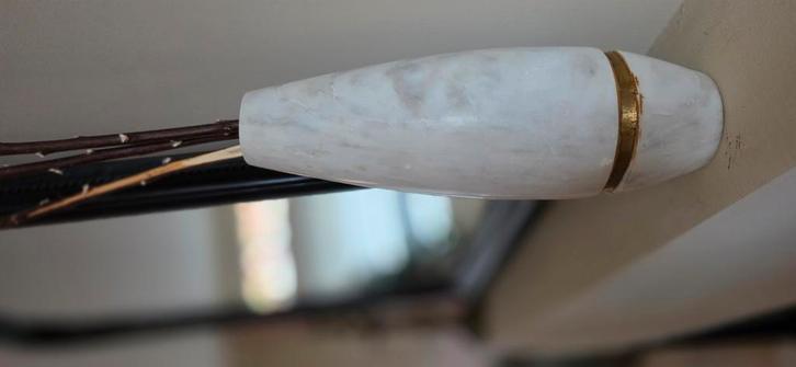 Marmeren vaas met messing rand, Huis en Inrichting, Woonaccessoires | Vazen, Zo goed als nieuw, Wit, Minder dan 50 cm, Steen, Ophalen of Verzenden