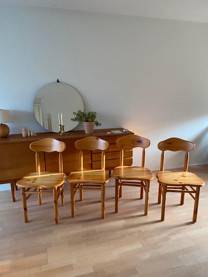 Set van 4 vintage brutalist grenen stoelen, Huis en Inrichting, Stoelen, Zo goed als nieuw, Hout, Bruin, Ophalen