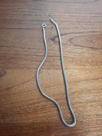 Zilveren ketting.  beschikbaar voor biedingen