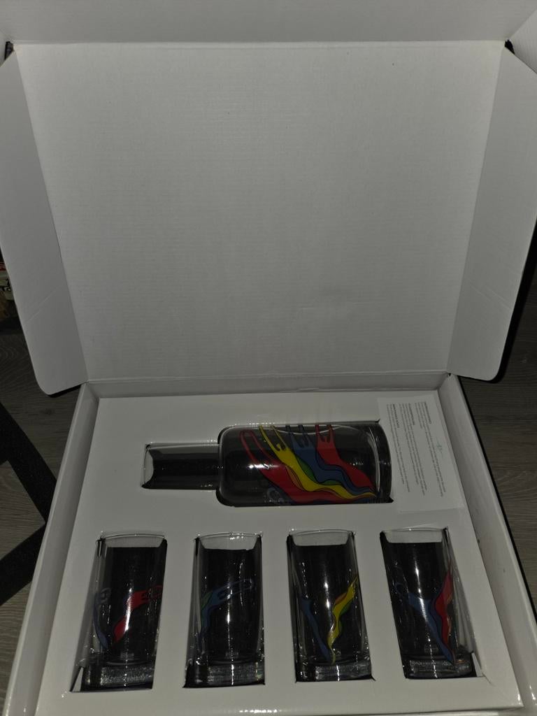 Artihove - Box met 4 glazen en fles, Antiek en Kunst, Kunst | Designobjecten, Ophalen of Verzenden