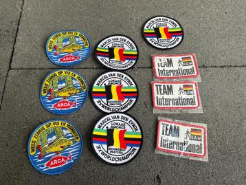 adv 80 / NIEUW mixset 10 tectiel badges beschikbaar voor biedingen