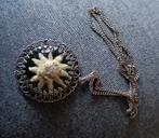 Verschillende oude speldjes, Ophalen