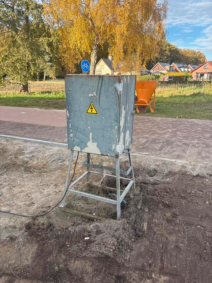 Bouwwaterput & Stroomkast -  te koop!, Doe-het-zelf en Verbouw, Overige Doe-het-zelf en Verbouw, Gebruikt, Ophalen