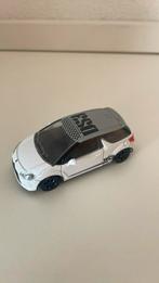Citroën DS 3 1:64, Hobby en Vrije tijd, Modelauto's | Overige schalen, Ophalen of Verzenden, Zo goed als nieuw, Auto