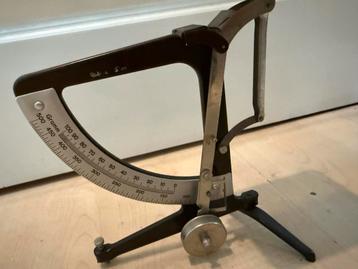 Vintage Brievenweger beschikbaar voor biedingen