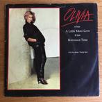 Olivia Newton John - A Little More Love 7”, Pop, Gebruikt, Ophalen of Verzenden, 7 inch