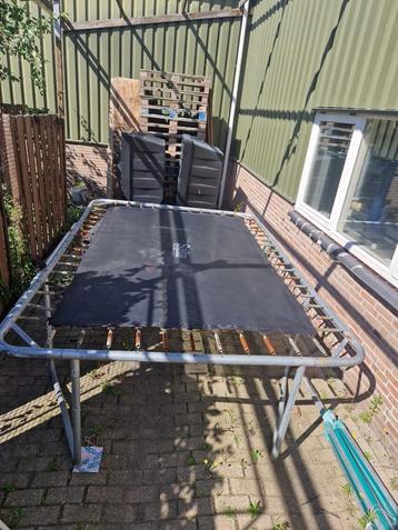trampoline gratis af te halen beschikbaar voor biedingen