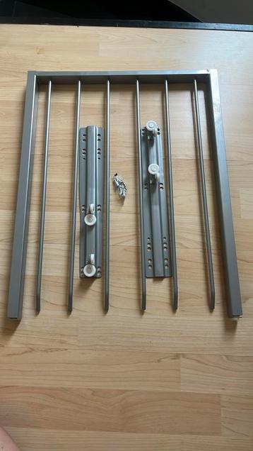 Ikea kast uitschuijfbare broeken hanger beschikbaar voor biedingen