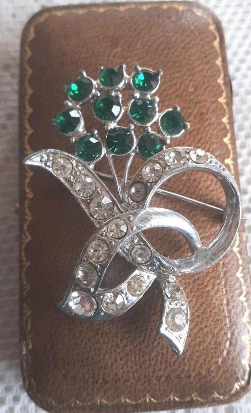 Jaren '50 Broche m. Groen/Witte Rijnstenen.  GRATIS Verz., Sieraden, Tassen en Uiterlijk, Antieke sieraden, Broche, Overige materialen