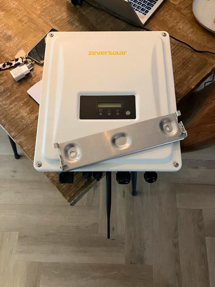 Zeversolar 3680 Watt Omvormer - Zonne-energie, Hobby en Vrije tijd, Elektronica-componenten, Gebruikt, Ophalen of Verzenden