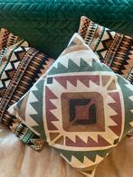Kussens in Aztekenprint drie stuks zgan, Huis en Inrichting, Woonaccessoires | Kussens, Ophalen of Verzenden, Zo goed als nieuw
