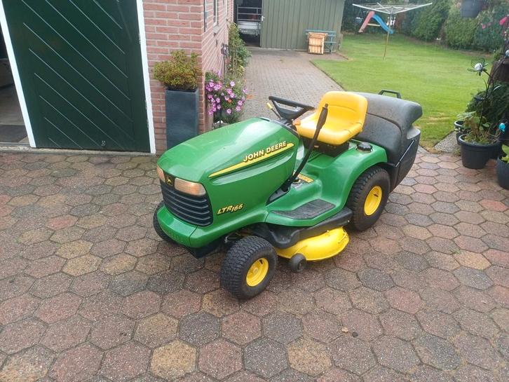 John Deere ltr166 zitmaaier, Tuin en Terras, Zitmaaiers, Gebruikt, 90 tot 120 cm, Elektrische starter, Opvangbak, Ophalen