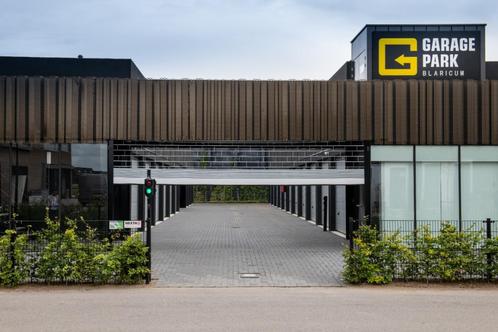 Ruime, lichte garage-/opslagbox te huur – 18 m² – Blaricum, Auto diversen, Autostallingen en Garages
