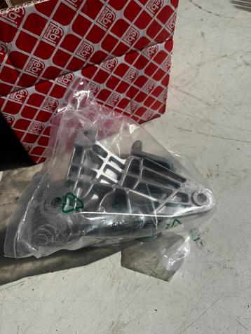 Vw T5 1.9tdi versnellingsbaksteun/motorsteun beschikbaar voor biedingen