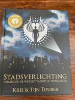 Stadsverlichting - Kris & Tijn Touber (Boek + CD), Boeken, Ophalen, Zo goed als nieuw, Meditatie of Yoga, Achtergrond en Informatie
