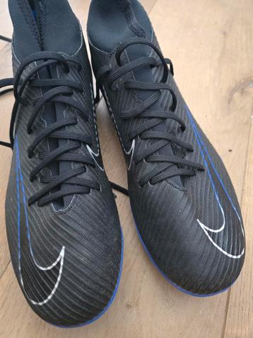 Nike Voetbalschoenen Maat 42/43 beschikbaar voor biedingen