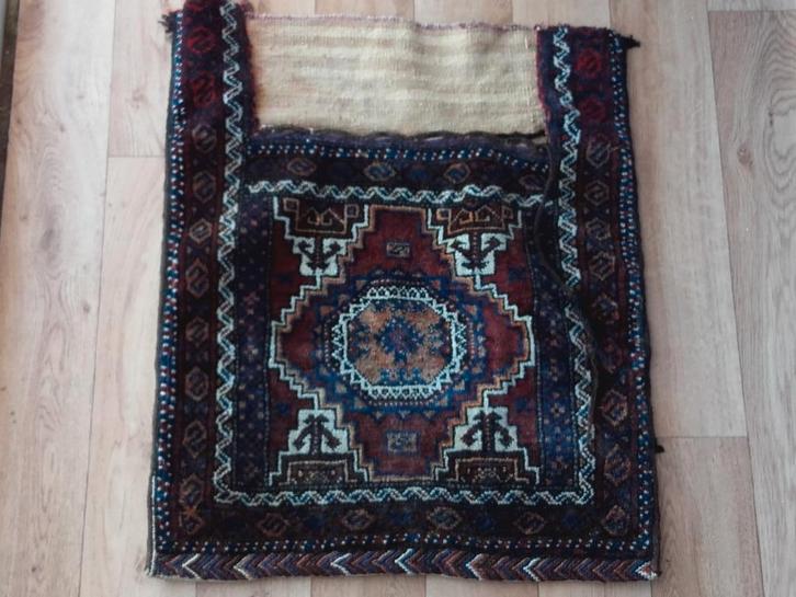 Groot antiek handgeknoopt Perzisch kussen uit Iran 57-69 cm., Antiek en Kunst, Antiek | Kleden en Textiel, Ophalen of Verzenden