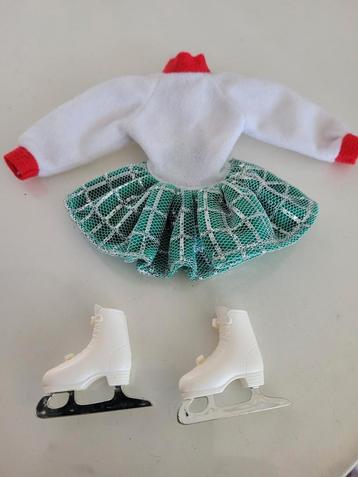Barbie schaatspak met schaatsen beschikbaar voor biedingen
