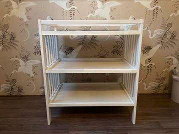 Commode wit IKEA beschikbaar voor biedingen