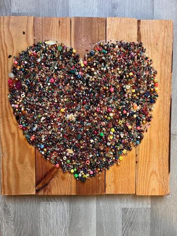 Unieke Houten Wanddecoratie Hart van Kralen beschikbaar voor biedingen