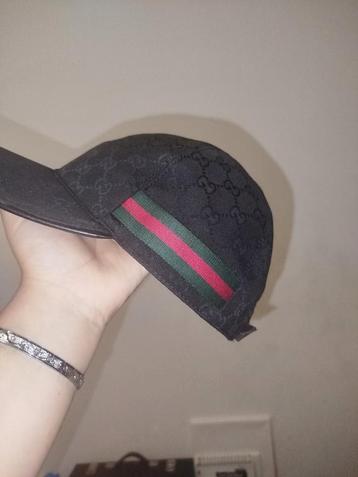 Gucci Pet met GG-patroon en Web-streep beschikbaar voor biedingen