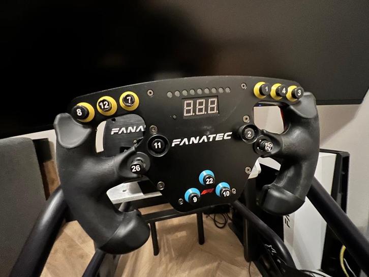 Fanatec CSL Elite F1 + extra P1V2 stuur + loadcell, Computers en Software, Joysticks, Zo goed als nieuw, Ophalen
