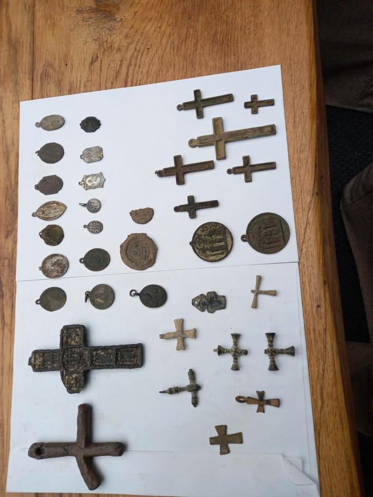 Zeldzame Bodemvondsten: Heiligenhangers & Kruizen, Antiek en Kunst, Antiek | Religie, Ophalen of Verzenden