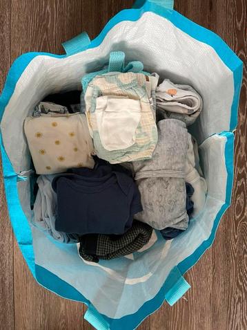 Tas met babykleding voor een jongetje - geboorte - tot ~60cm beschikbaar voor biedingen