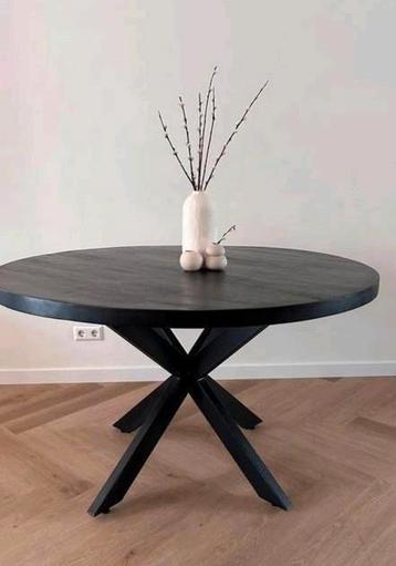 Ronde massief houten eettafel 130cm beschikbaar voor biedingen