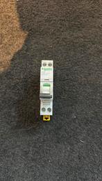 Schneider electric B16 installatieautomaat, Ophalen of Verzenden, Zo goed als nieuw