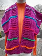 Nieuw handgebreid Fuchia Gilet model Kiro by Kim, Ophalen of Verzenden, Nieuw, Blauw