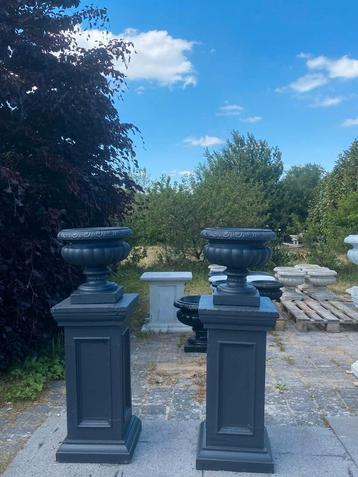 De laatste 2 setjes betonnen bloempotten & zuilen -antraciet beschikbaar voor biedingen