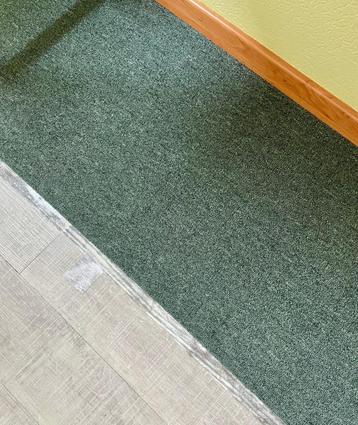 tapijttegels groen gemêleerd ca. 8 m2 beschikbaar voor biedingen