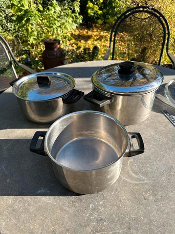 Drie RVS pannen beschikbaar voor biedingen