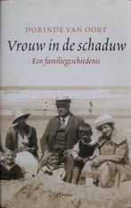 Dorinde van Oort - Vrouw in de schaduw, Ophalen of Verzenden, Gelezen, Overige