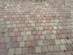 GRATIS: 40m2 betonklinkers 14x14cm in geel en rood, Tuin en Terras, Ophalen, Gebruikt, Klinkers, 10 m² of meer